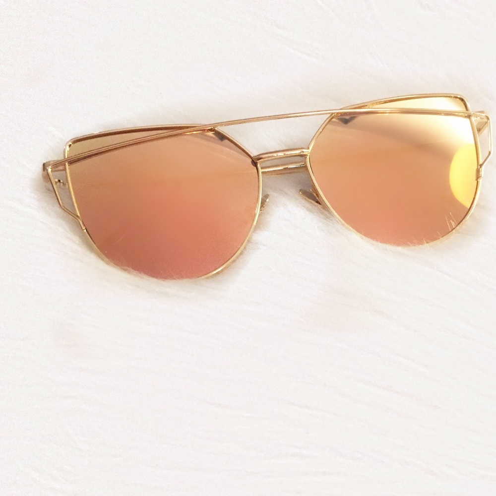 Rose gold mirrored oversized cat eye sunnies with metal frame